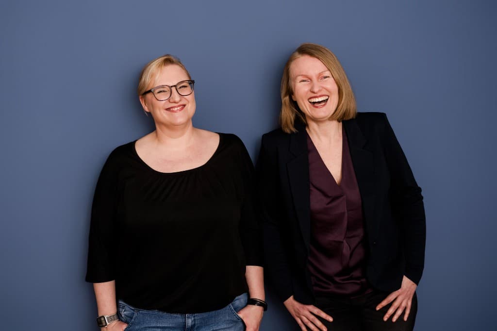 Team von iKontista in der Zusammenarbeit am Tisch